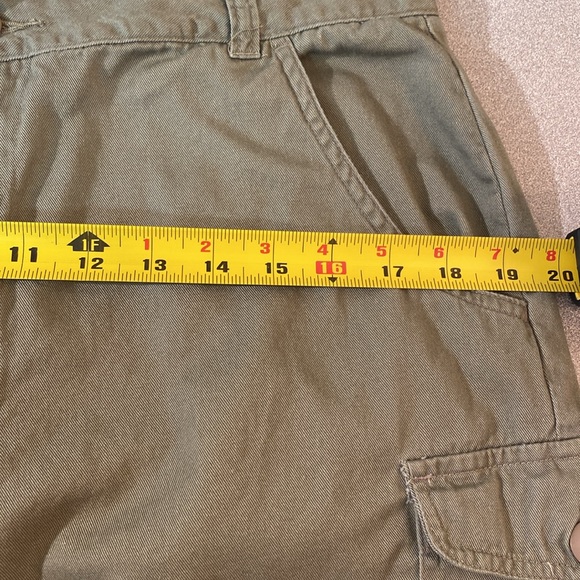 ELGO - High rise cargo shorts. Size 14 - Picture 5 of 7